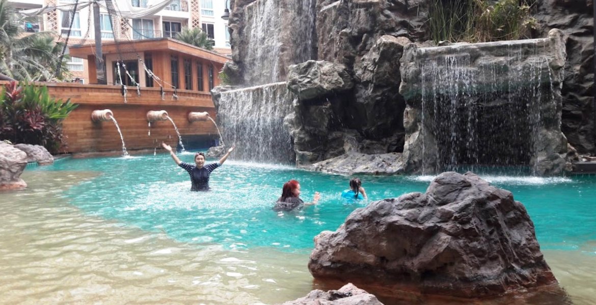 Atlantis Condo Resort 19